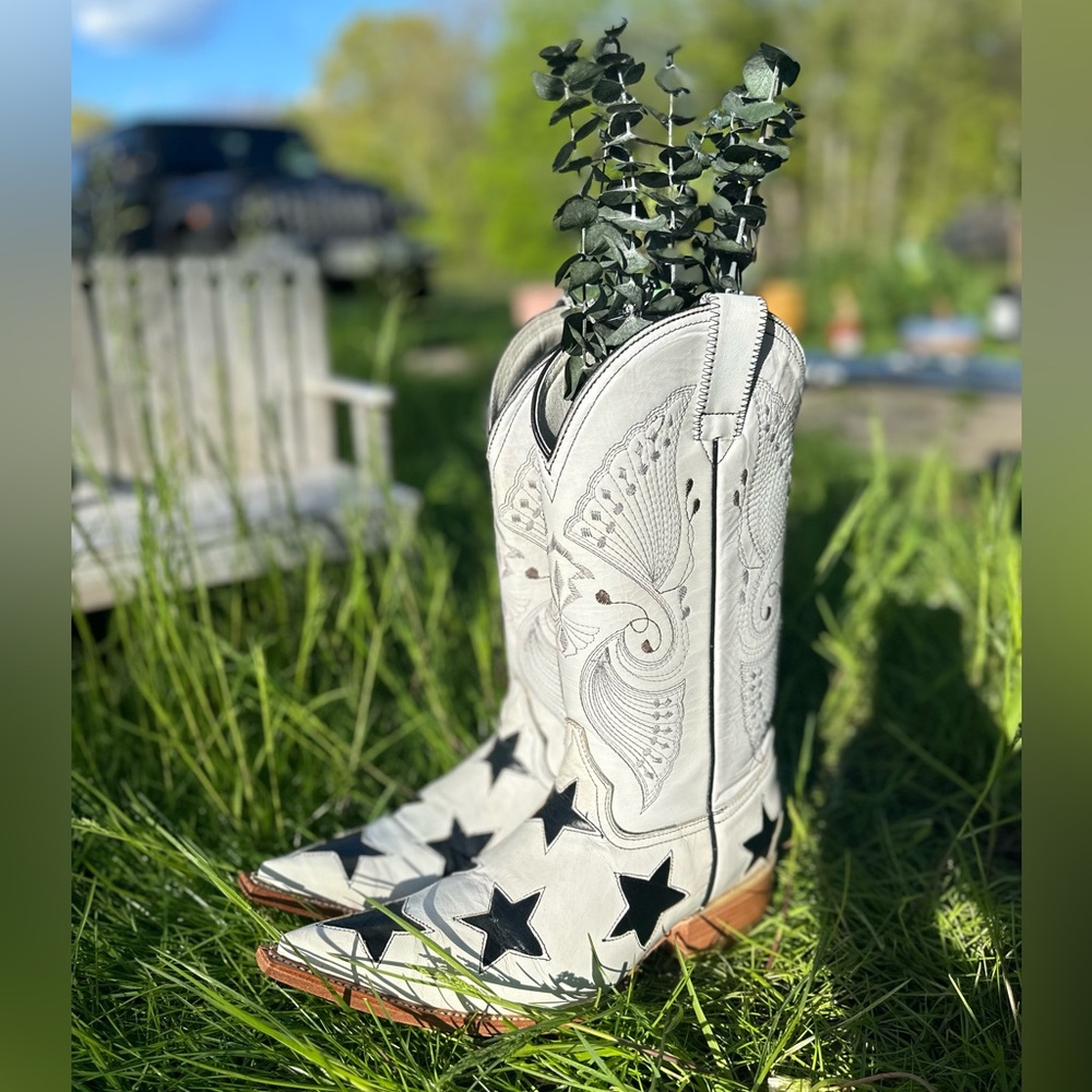 White Leather Cowboy Boots with Black Stars